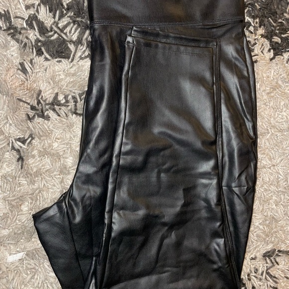 NWT Ashely Stewart faux Leather pants plus size 26/28 - Picture 3 of 5